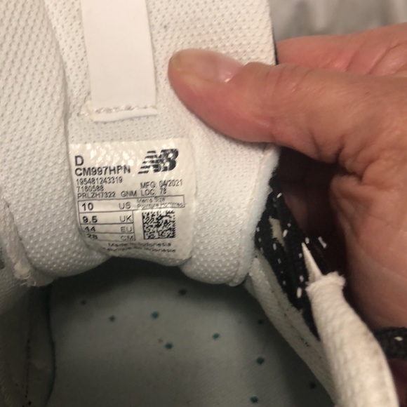 Mens size 10 black new balance sneakers with multi colored accents - Picture 5 of 5